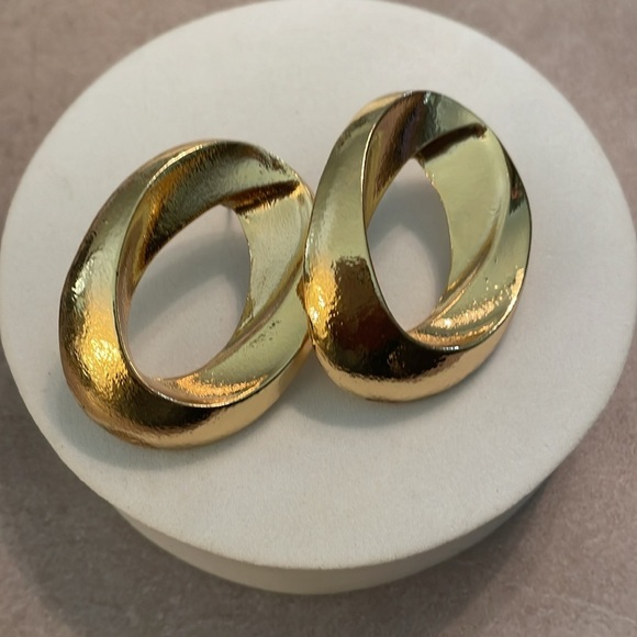 Zara Hollow Circle Gold Stud Earrings - Picture 6 of 13